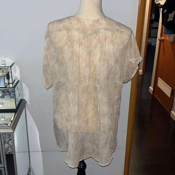 girl. by Band of Outsiders
V-Neck Short Sleeve Blouse size 2 - Picture 6 of 9